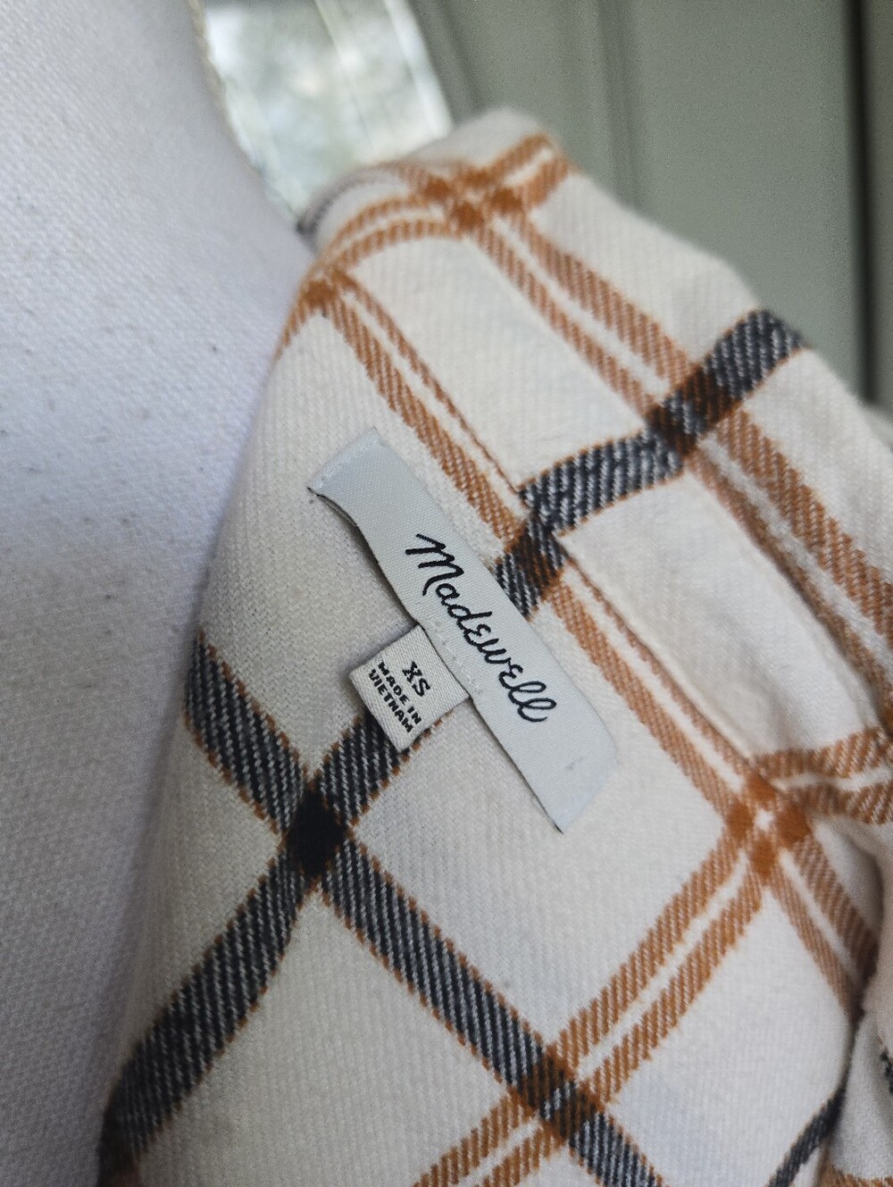 Madewell Flannel Oversized Boyfriend Shirt in Plaid Antique Cream - Picture 5 of 6